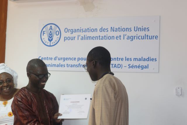 Senegal | FAO promotes pioneering initiative to help tackle antimicrobial resistance 